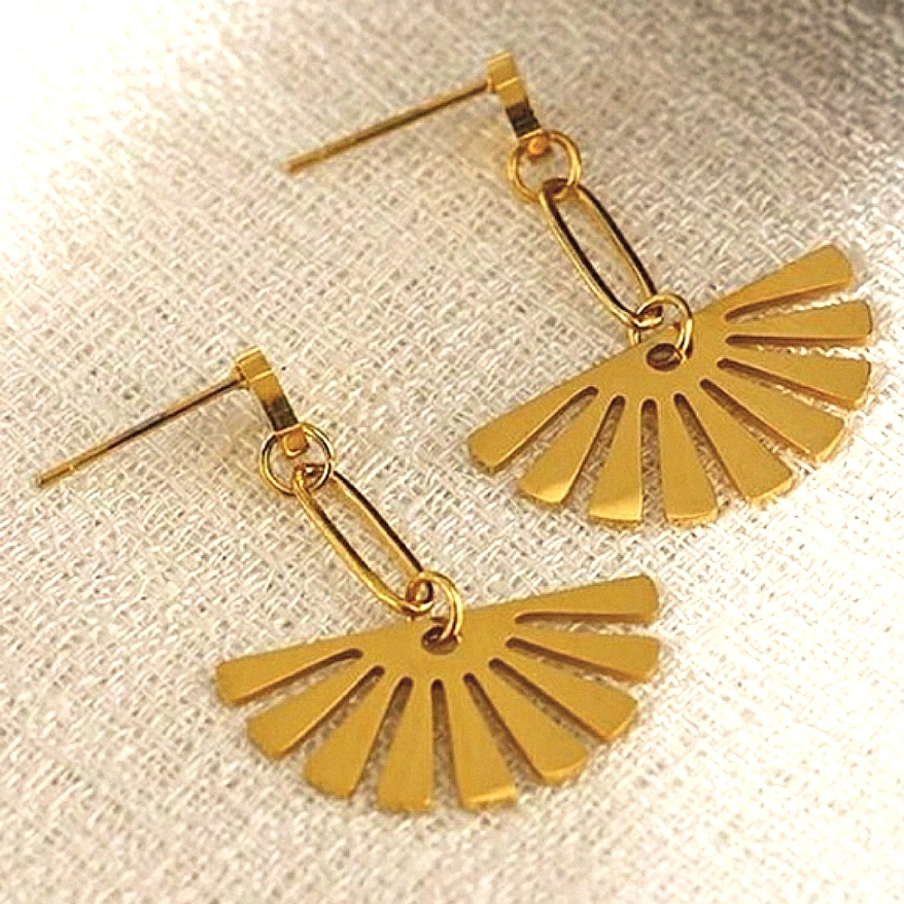 18k gold plated flower drop earrings; nwot